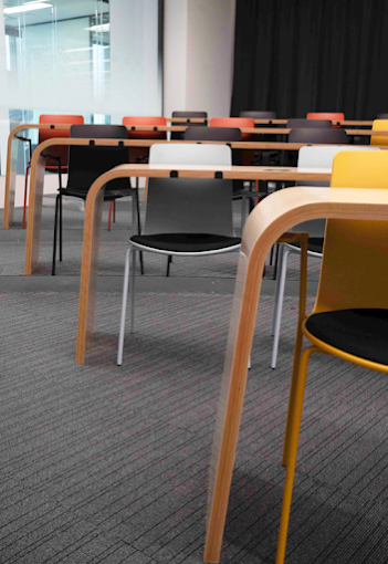 La-importancia-del-tablero-curvado-en-proyectos-contract:-estética,-resistencia-y-versatilidad